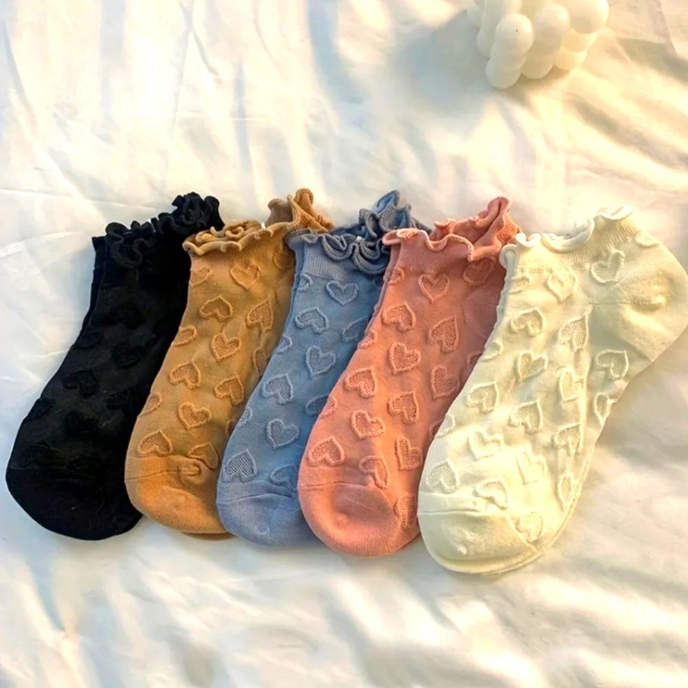 Textured heart ankle socks with ruffle trim embossed shapes